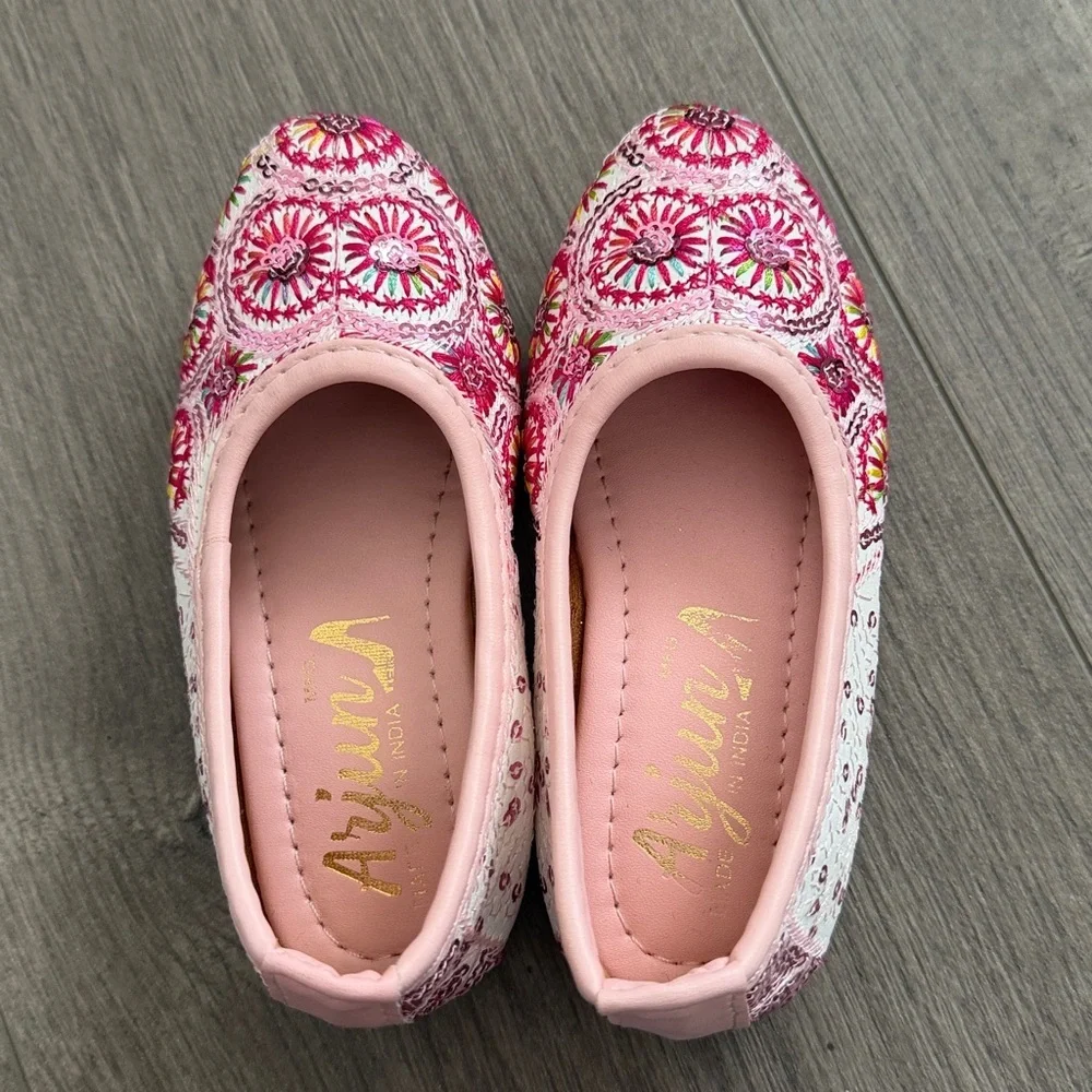 Pink Embroidered boho Indian baby girl Shoes size 4